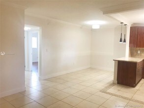 1265 W 24th St-Unit -203 in Hialeah, FL - Building Photo - Building Photo