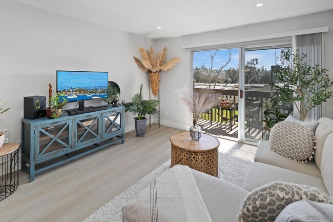 432 Edgehill Ln in Oceanside, CA - Foto de edificio - Building Photo