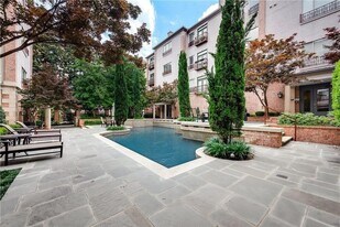 2885 Woodside St, Unit 303 in Dallas, TX - Building Photo