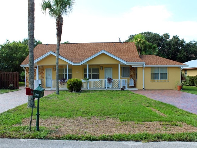 920 Tropic Dr in Vero Beach, FL - Building Photo - Building Photo