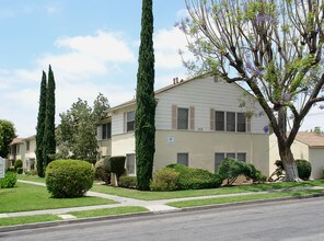 Green Brier Apartments in Santa Ana, CA - Building Photo - Building Photo