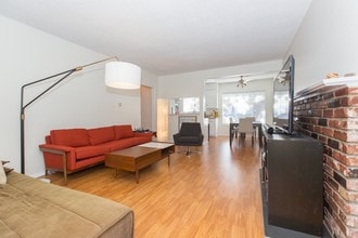211 E Fairview Ave in Glendale, CA - Building Photo - Building Photo