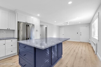 283 Spring St in Red Bank, NJ - Foto de edificio - Building Photo