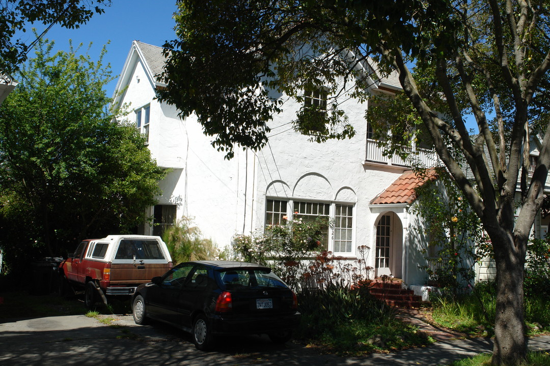 2926 Lorina St in Berkeley, CA - Building Photo