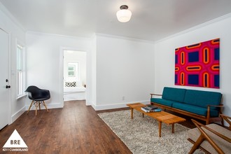 4211-4213 Cumberland St in Los Angeles, CA - Building Photo - Interior Photo