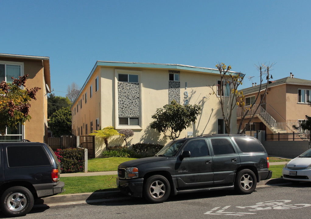 1943 17th St in Santa Monica, CA - Building Photo