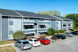 University Villa Apartments in Kansas City, KS - Building Photo - Building Photo