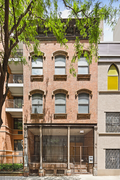 443 W 19th St in New York, NY - Building Photo