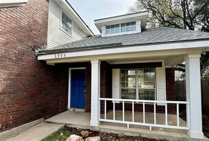 2905 Six Gun Trail in Austin, TX - Building Photo