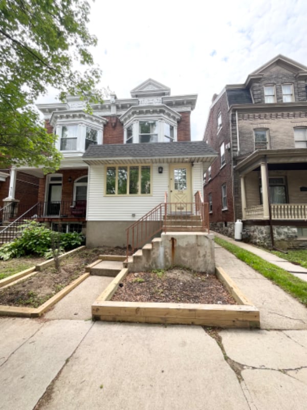 719 W Broad St