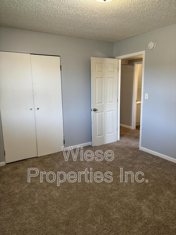 2110 Bradley Ct in Springfield, IL - Building Photo - Building Photo