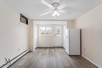 1692 Memorial Dr in Chicopee, MA - Building Photo - Building Photo