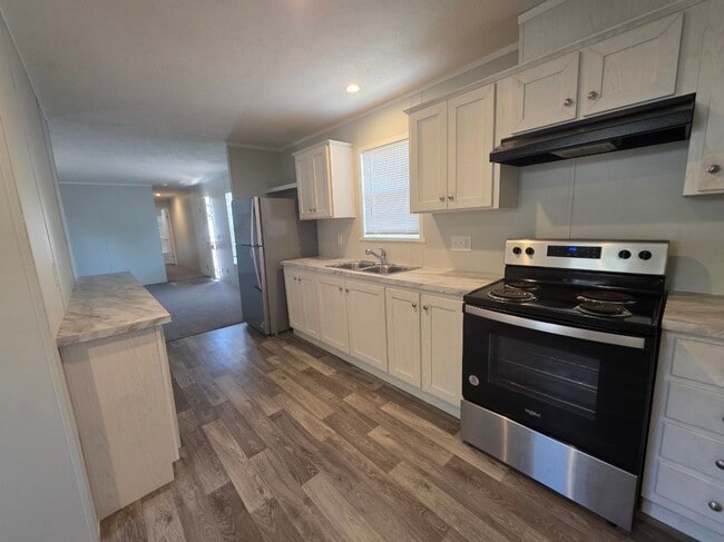 property at 10 Parakeet Hill Dr