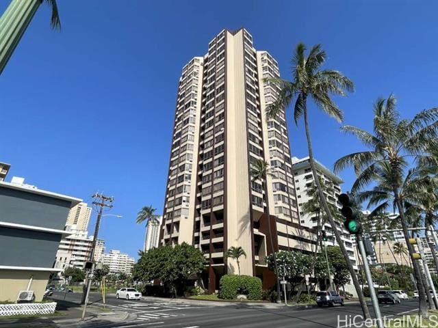 320 Lili?uokalani Ave in Honolulu, HI - Foto de edificio - Building Photo