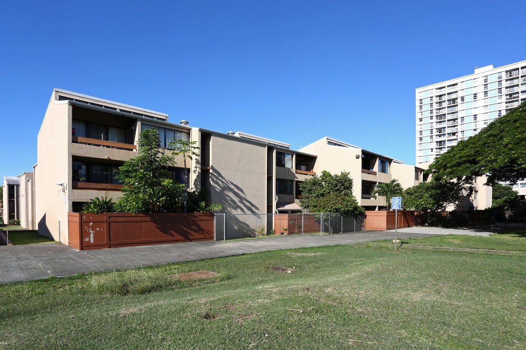 Kauluwela II Apartments in Honolulu, HI - Building Photo