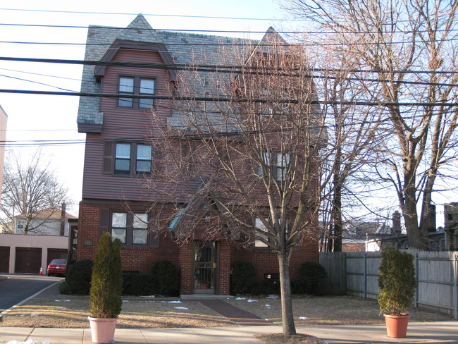 63 Rhame Ave in East Rockaway, NY - Building Photo - Building Photo