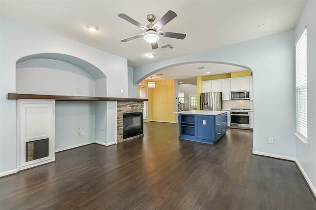 15 N Flickering Sun Cir in The Woodlands, TX - Building Photo - Building Photo