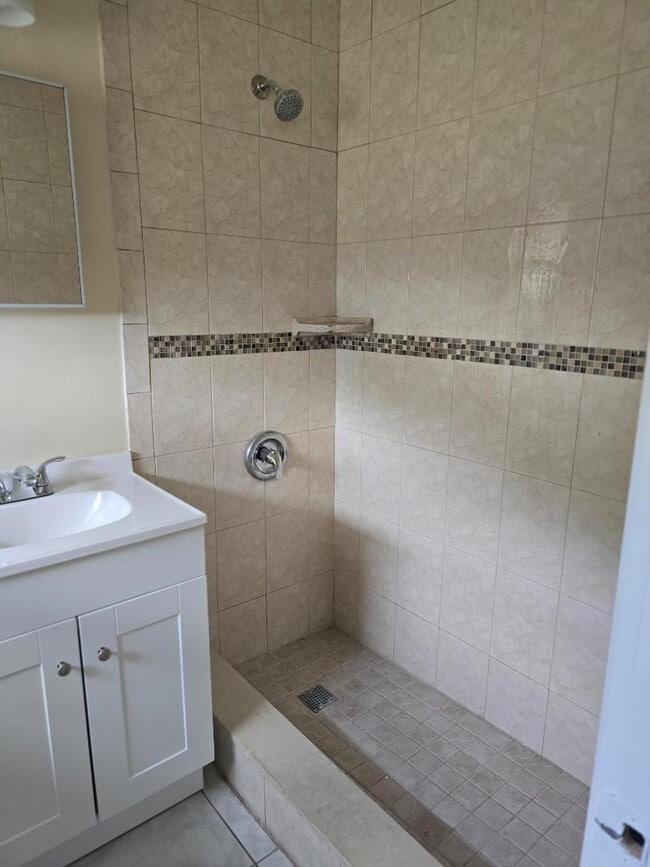 property at 5471 Ravenswood Rd