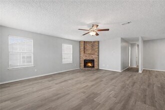 4378 W Thrasher Dr in Fayetteville, AR - Building Photo - Building Photo