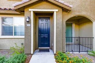 8591 Insignia Ave in Las Vegas, NV - Foto de edificio - Building Photo