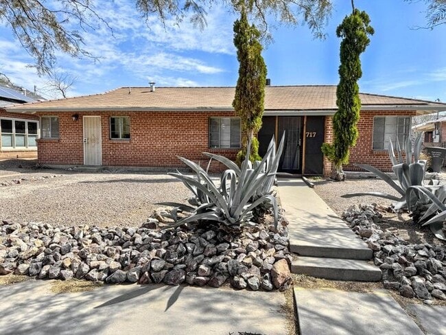 property at 717 S 2nd Ave