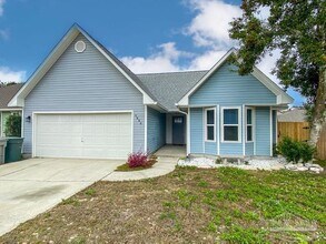 5990 W Bay Point Dr in Pensacola, FL - Building Photo - Building Photo