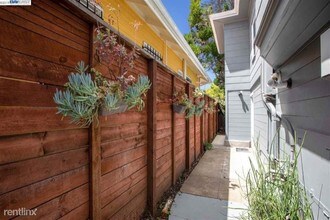 908 55th St in Oakland, CA - Building Photo - Building Photo