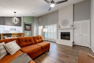 961 Cedarland Blvd in Arlington, TX - Building Photo