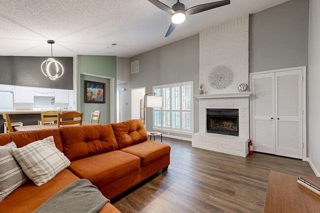 961 Cedarland Blvd