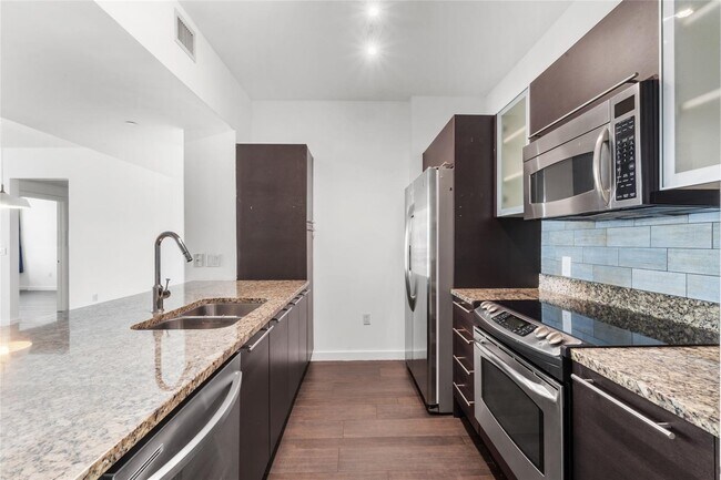 951 Brickell Ave, Unit 1105 in Miami, FL - Building Photo - Building Photo