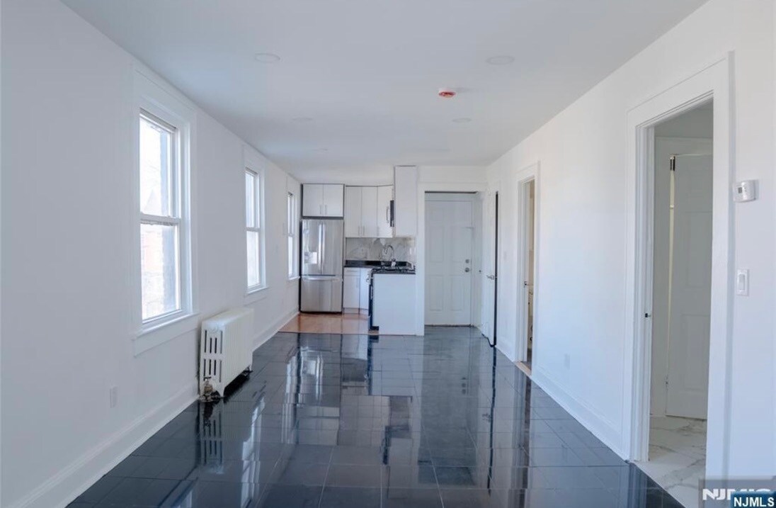 9066 Palisade Plaza in Cliffside Park, NJ - Building Photo