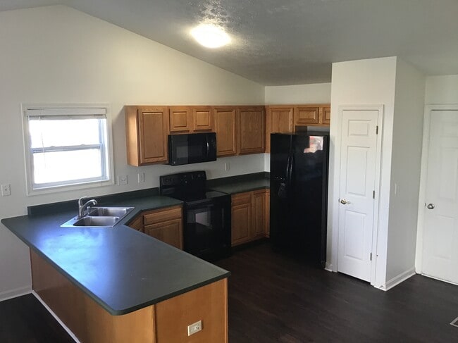 2773 Presidential Dr in Hebron, KY - Foto de edificio - Building Photo