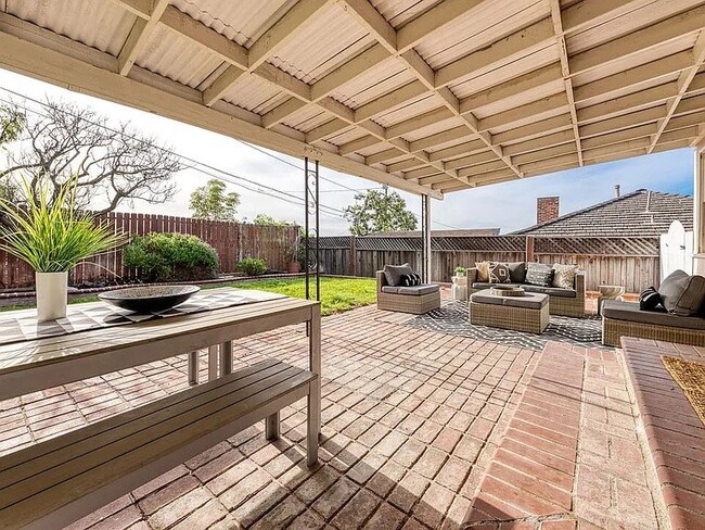 10746 Cranks Rd in Culver City, CA - Building Photo - Building Photo