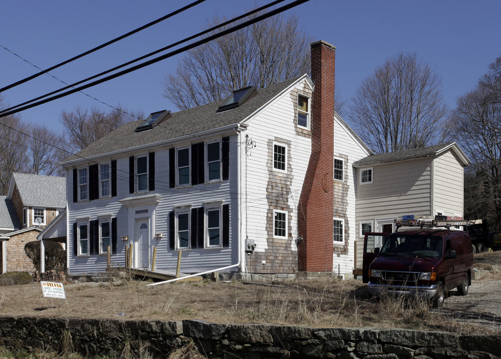 306 Highland Rd in Tiverton, RI - Foto de edificio