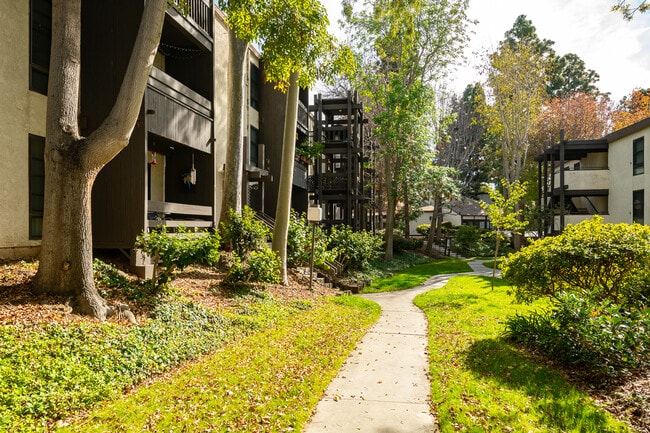 7742 Redlands St, Unit D2044 in Playa Del Rey, CA - Building Photo - Building Photo