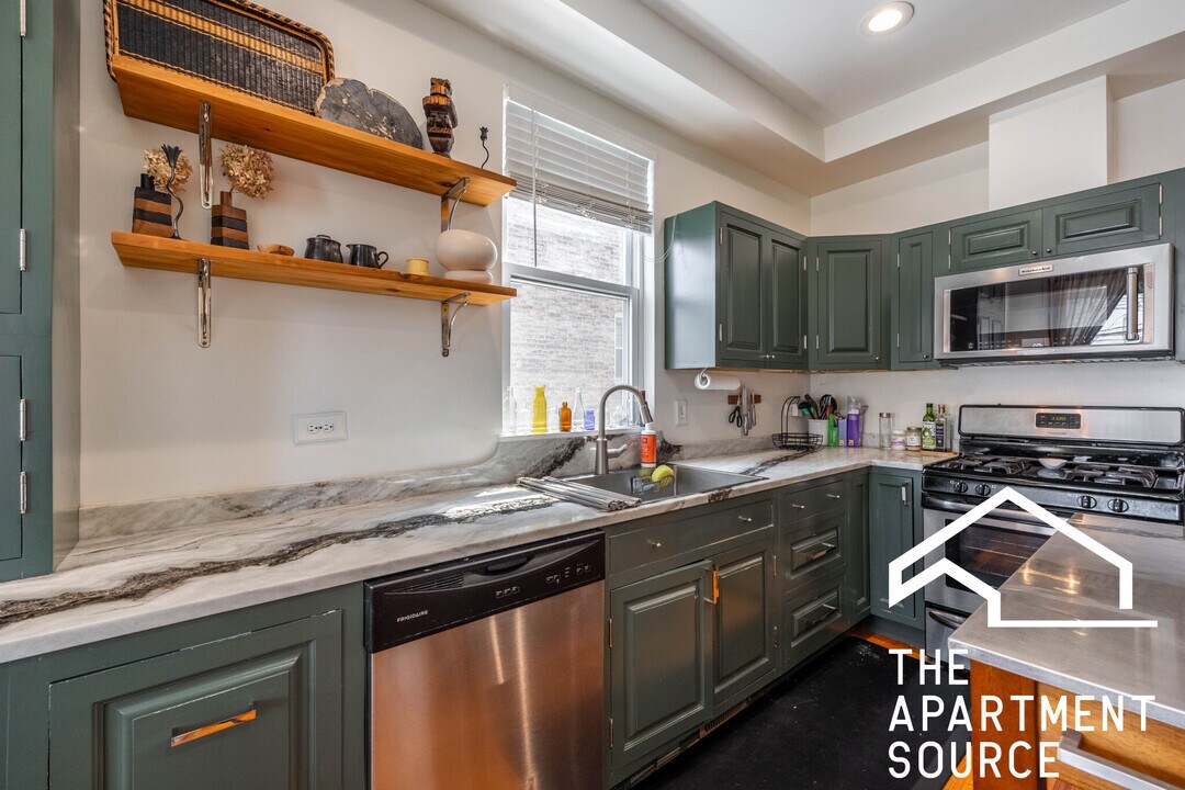 2833 N Spaulding Ave, Unit D1 in Chicago, IL - Building Photo