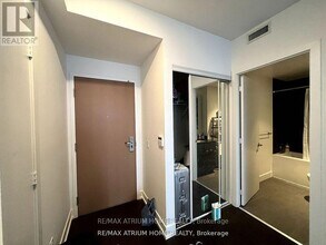 7-4107 Grenville St in Toronto, ON - Building Photo - Building Photo