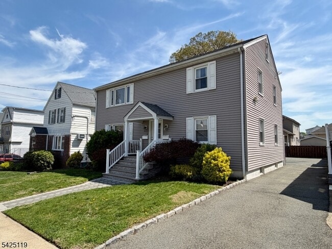 58 Yale St in Nutley, NJ - Building Photo - Building Photo