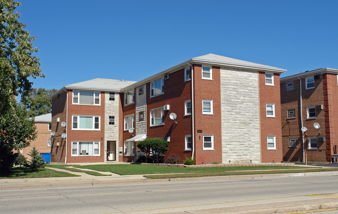 6940 W 65th St in Chicago, IL - Foto de edificio