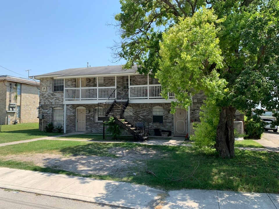 Lockhill Hacienda Apartments in San Antonio, TX - Building Photo