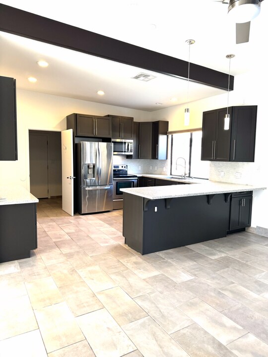 72880 Shadow Mountain Dr in Palm Desert, CA - Building Photo