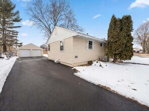 973 Bidwell St in St. Paul, MN - Building Photo - Building Photo