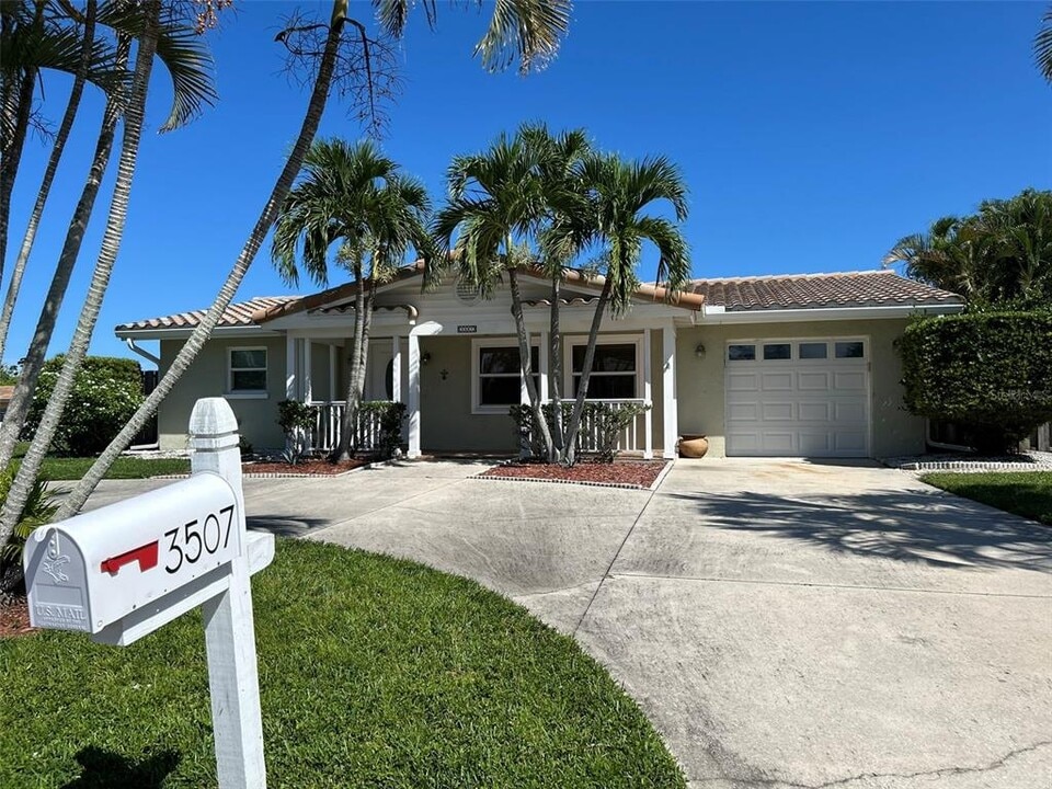 3507 Pinecrest St in Sarasota, FL - Building Photo
