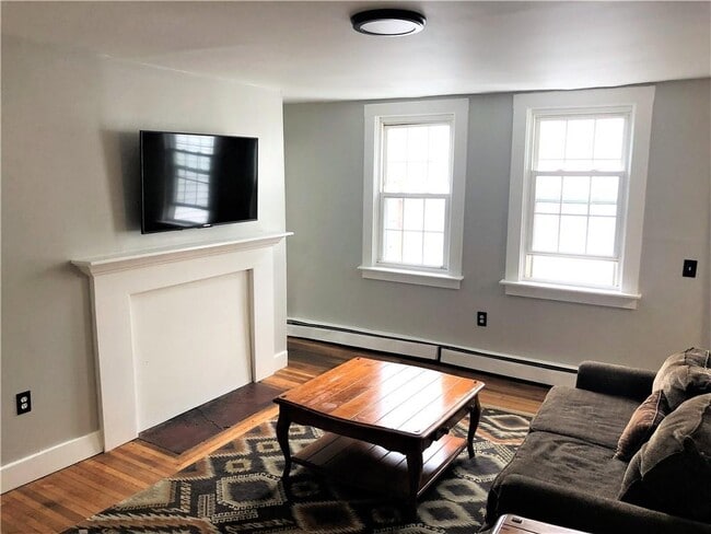 283 Spring St in Newport, RI - Building Photo - Building Photo