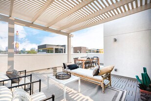 The Flats at the Mill at Broadway in Sacramento, CA - Building Photo