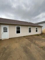 3800 S Bushmill Dr in Bloomington, IN - Building Photo