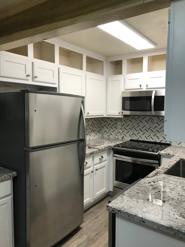 property at 1021 Autumn Cir