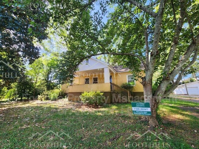 property at 516 E Main St
