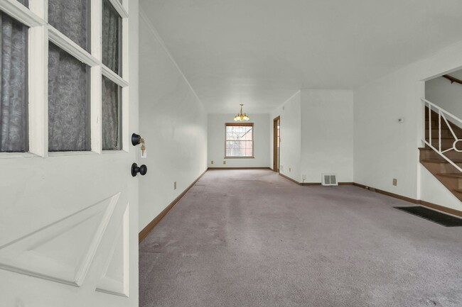 2091-2097-2097 Harwitch Rd in Upper Arlington, OH - Building Photo - Building Photo