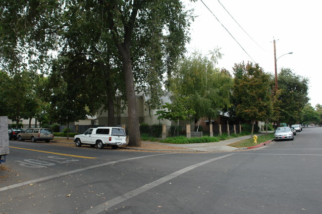 Campbell Commons in Chico, CA - Foto de edificio - Building Photo